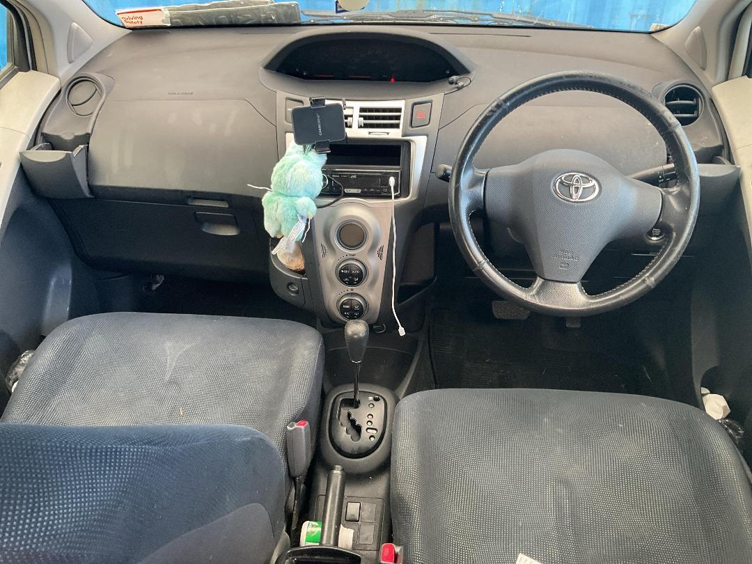 Photo '18' of Toyota Vitz Photo '18' of Toyota Vitz