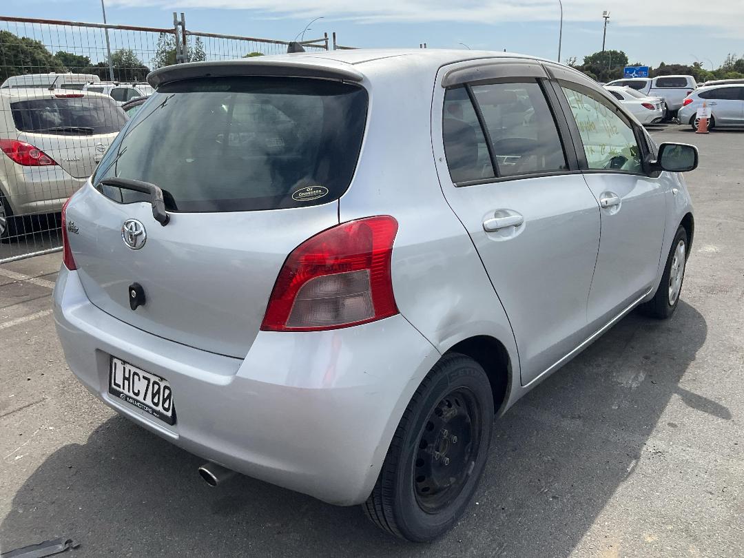 Photo '4' of Toyota Vitz