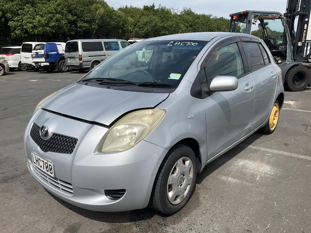 Photo '2' of Toyota Vitz