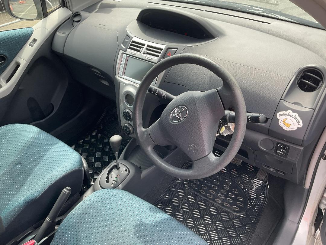 Photo '12' of Toyota Vitz