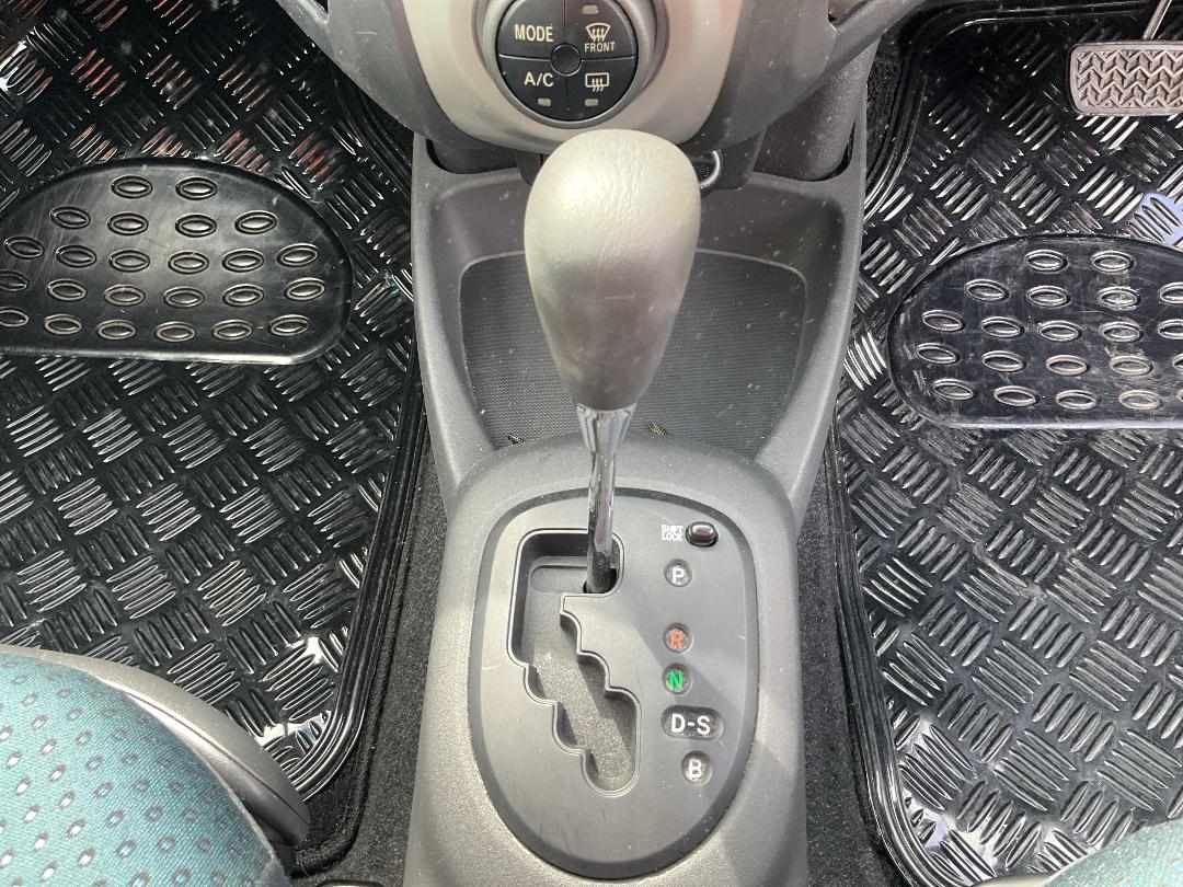 Photo '18' of Toyota Vitz