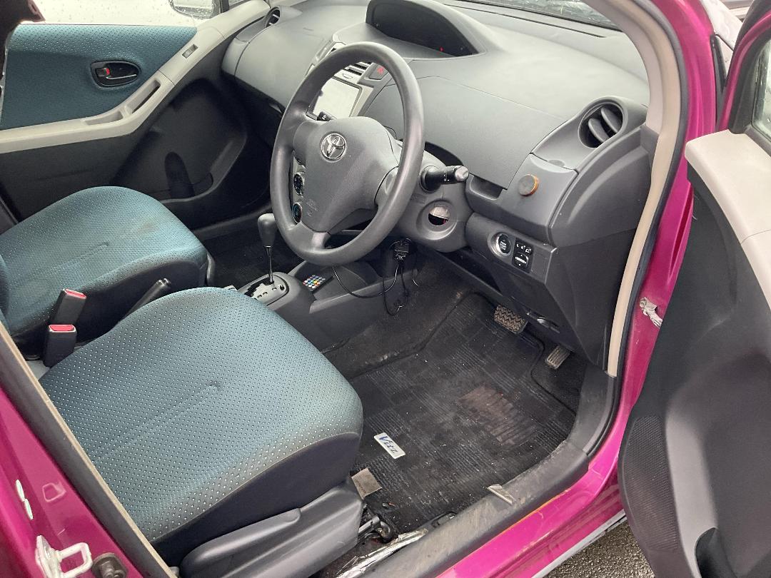 Photo '12' of Toyota Vitz