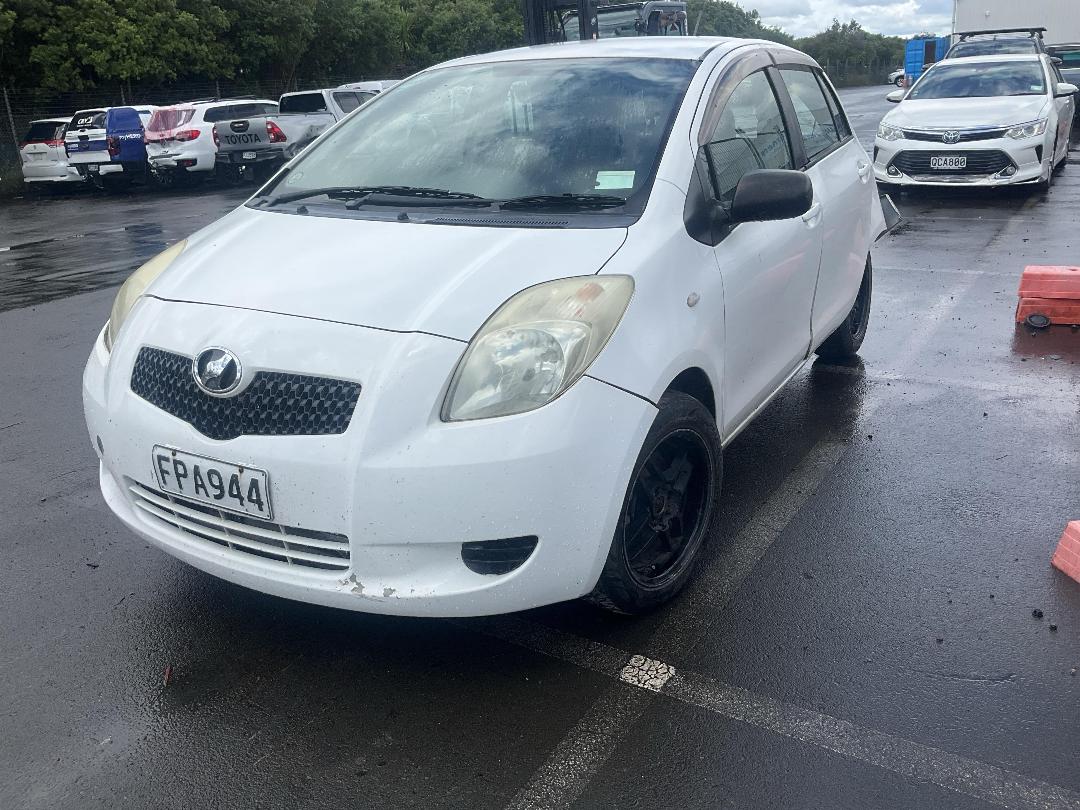 Photo '3' of Toyota Vitz