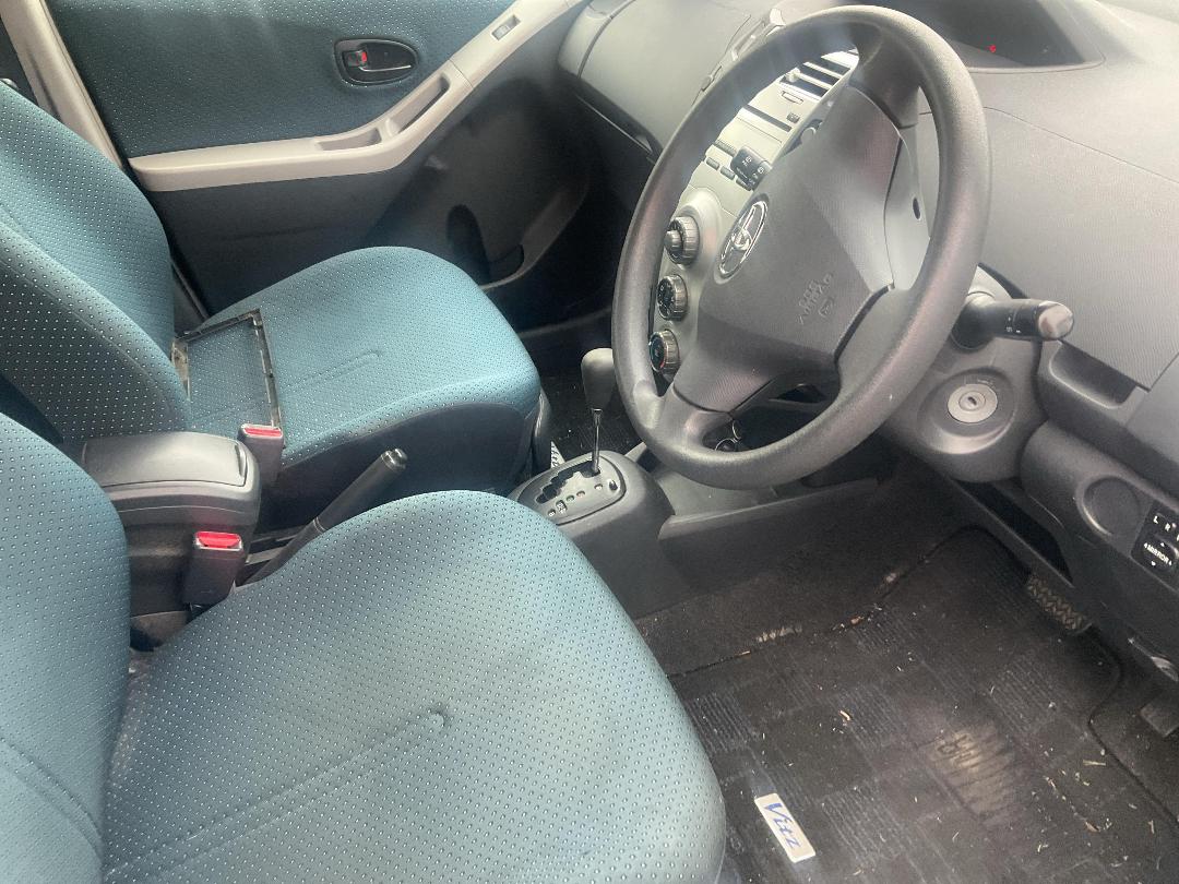 Photo '8' of Toyota Vitz