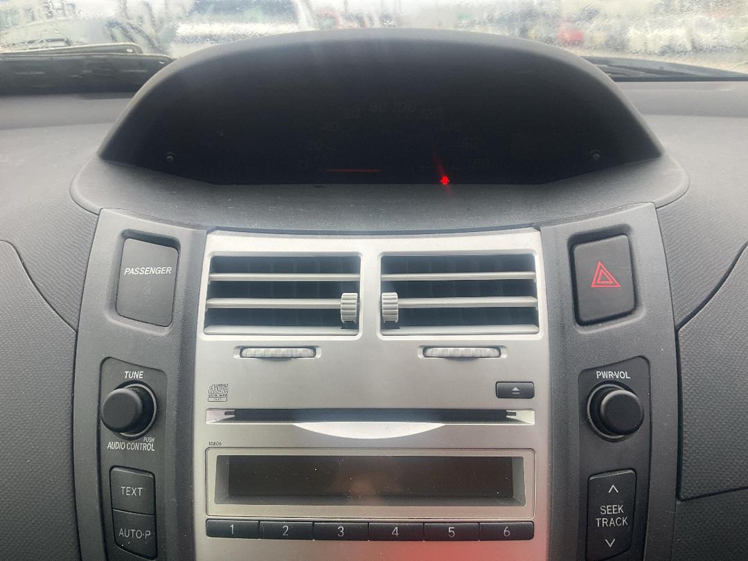 Photo '11' of Toyota Vitz