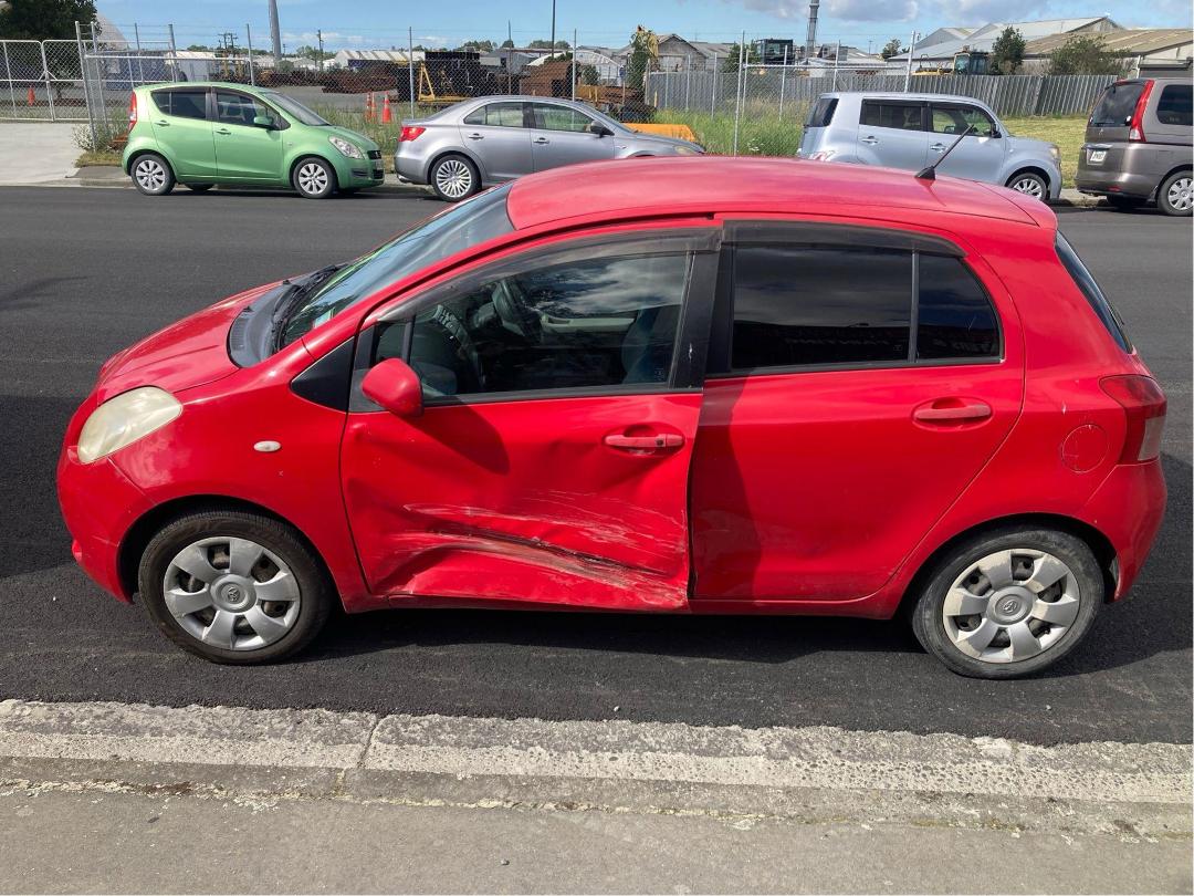 Photo '2' of Toyota Vitz Photo '2' of Toyota Vitz