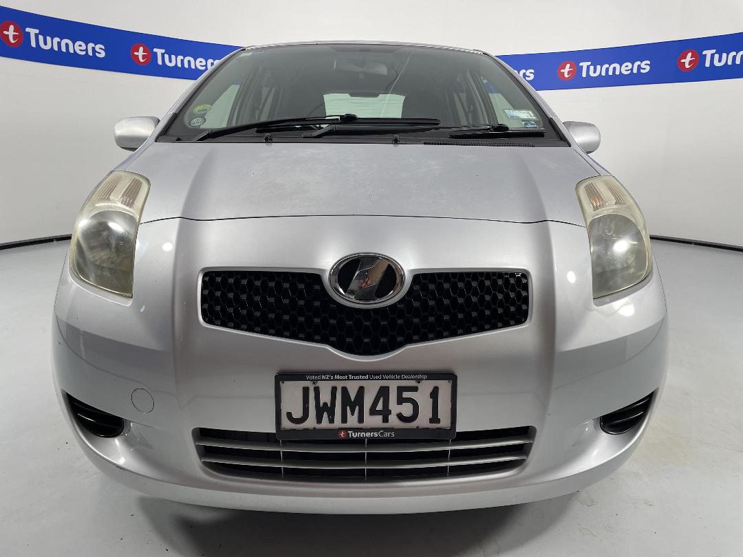 Photo '2' of Toyota Vitz