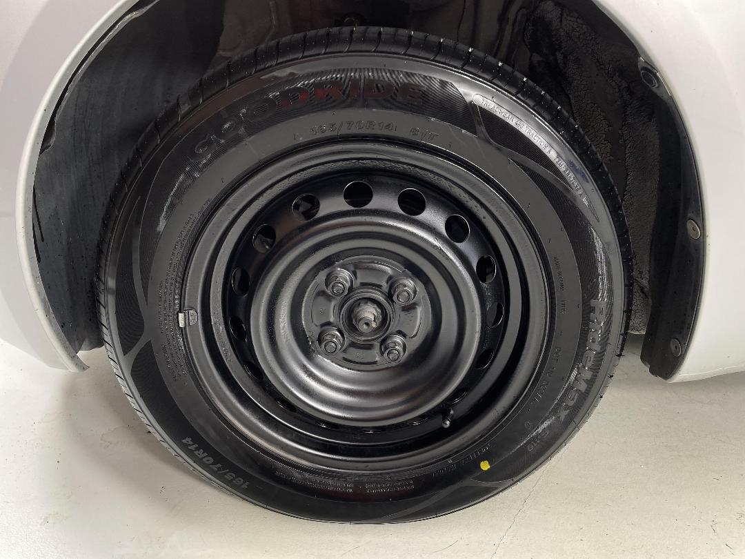 Photo '10' of Toyota Vitz