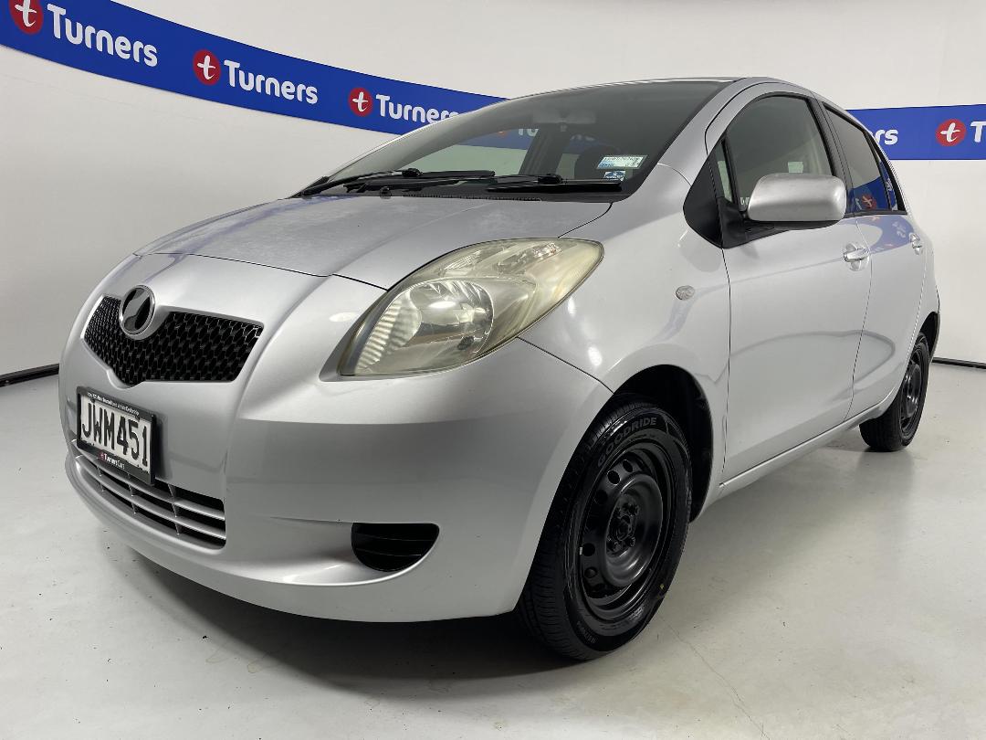 Photo '4' of Toyota Vitz