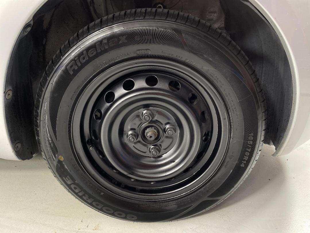 Photo '9' of Toyota Vitz