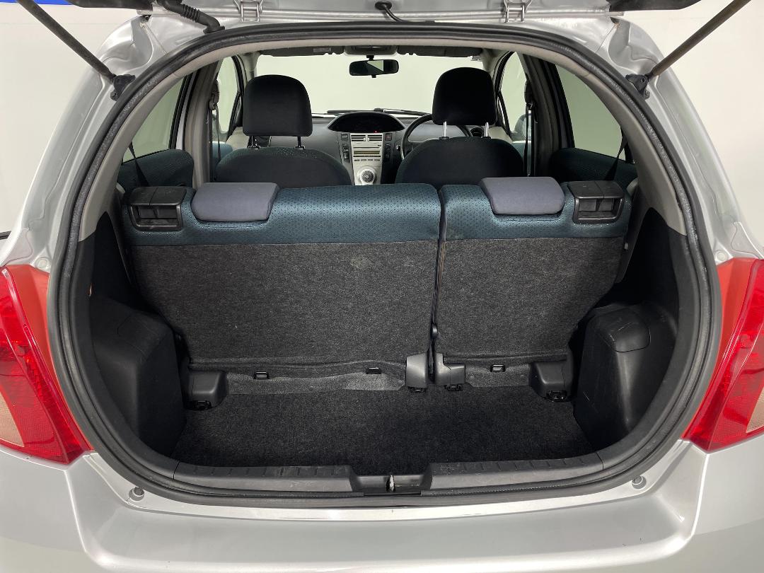 Photo '14' of Toyota Vitz