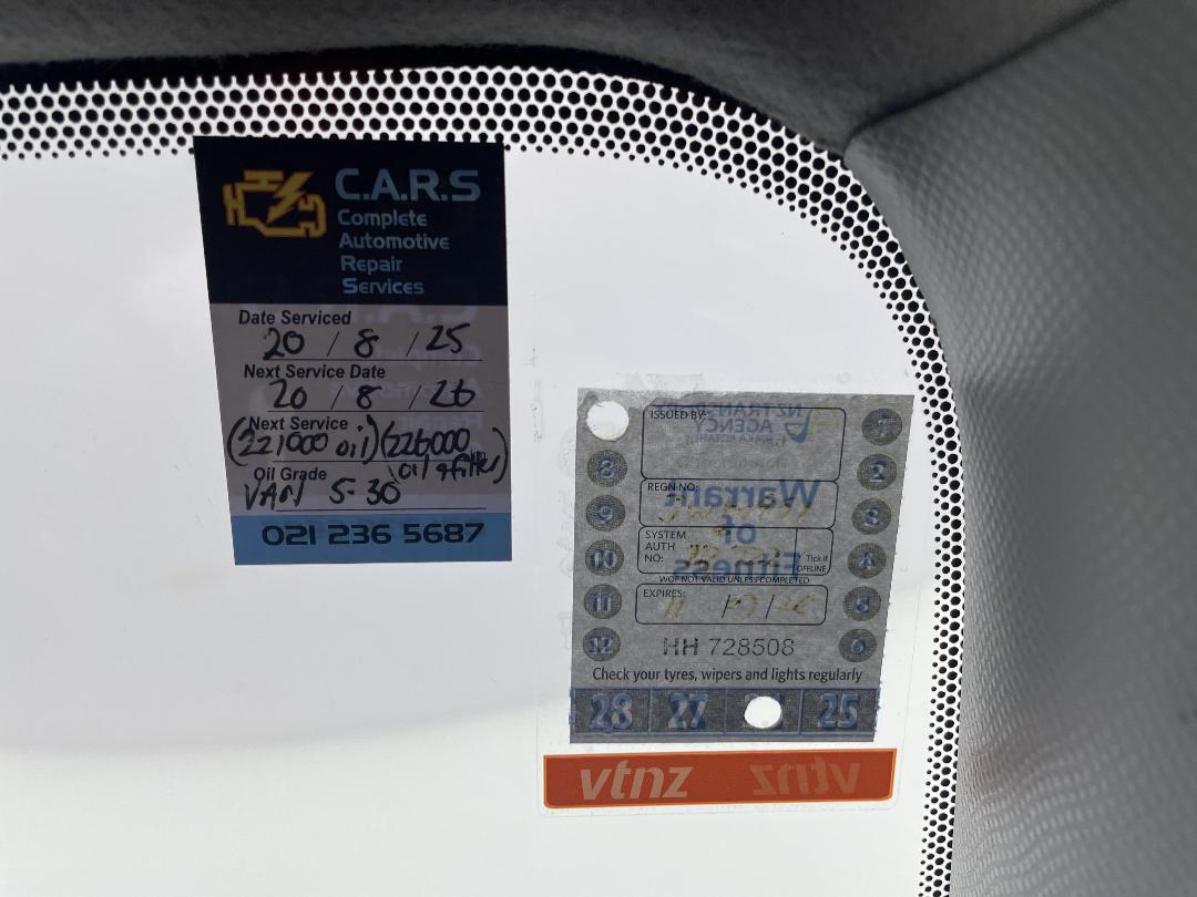 Photo '23' of Toyota Vitz