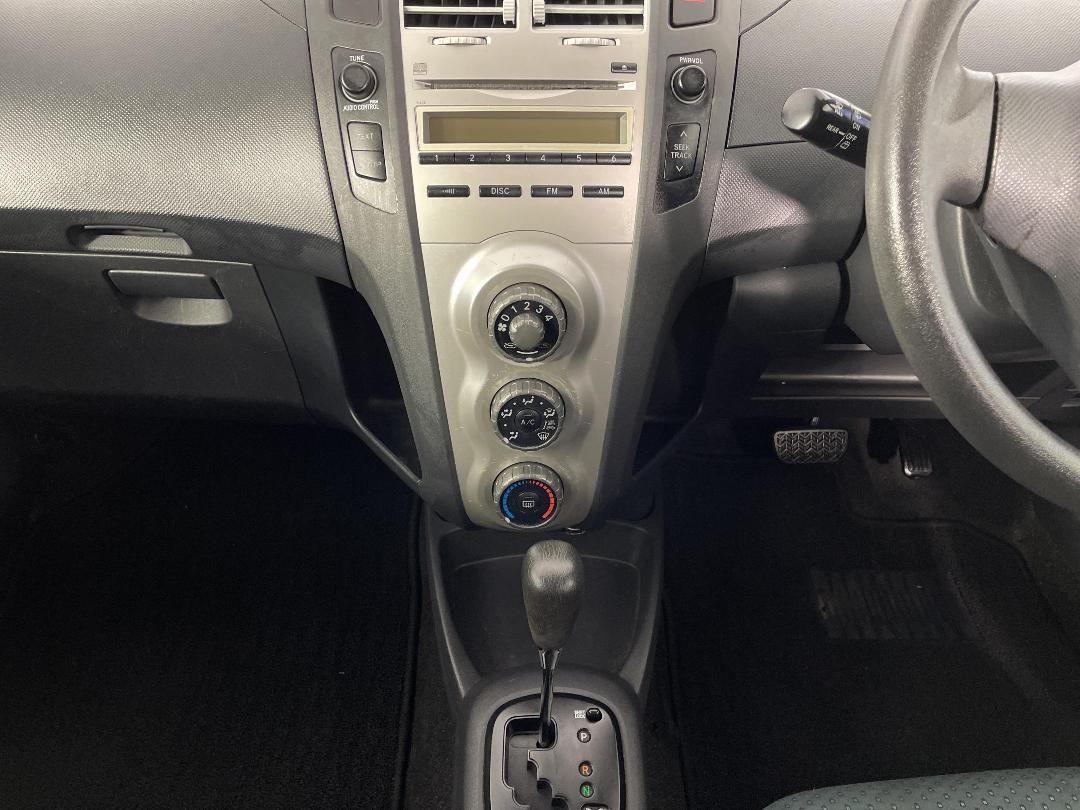 Photo '18' of Toyota Vitz