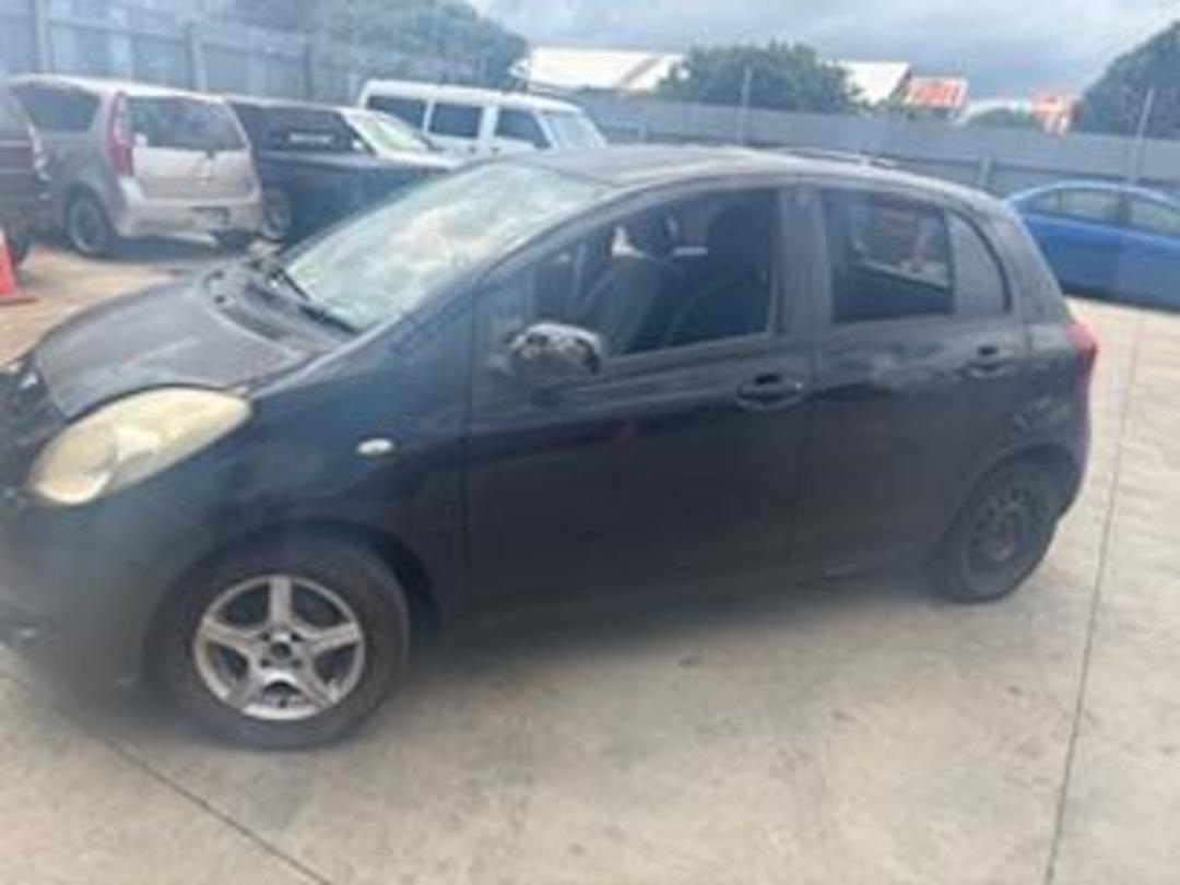 Photo '3' of Toyota Vitz