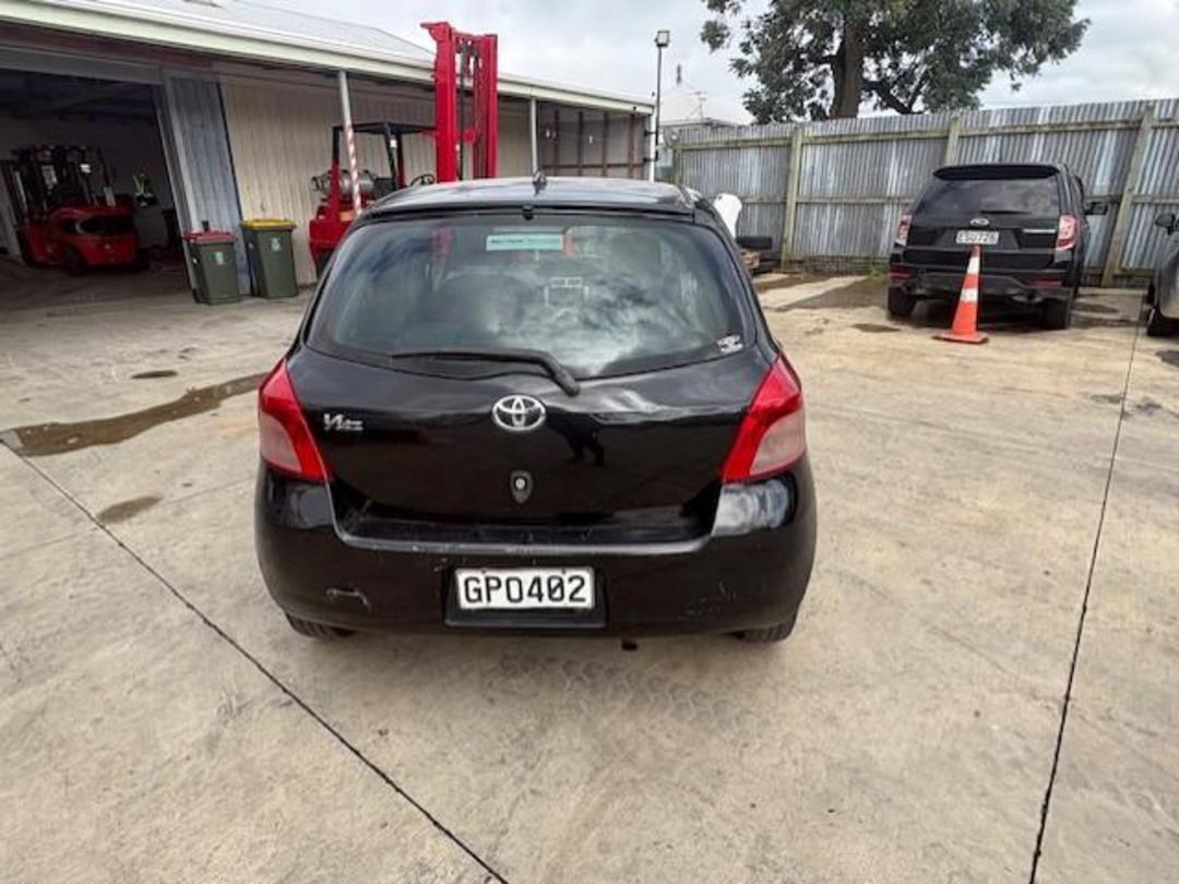 Photo '8' of Toyota Vitz