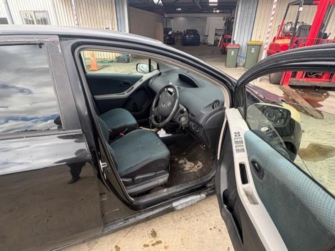 Photo '20' of Toyota Vitz