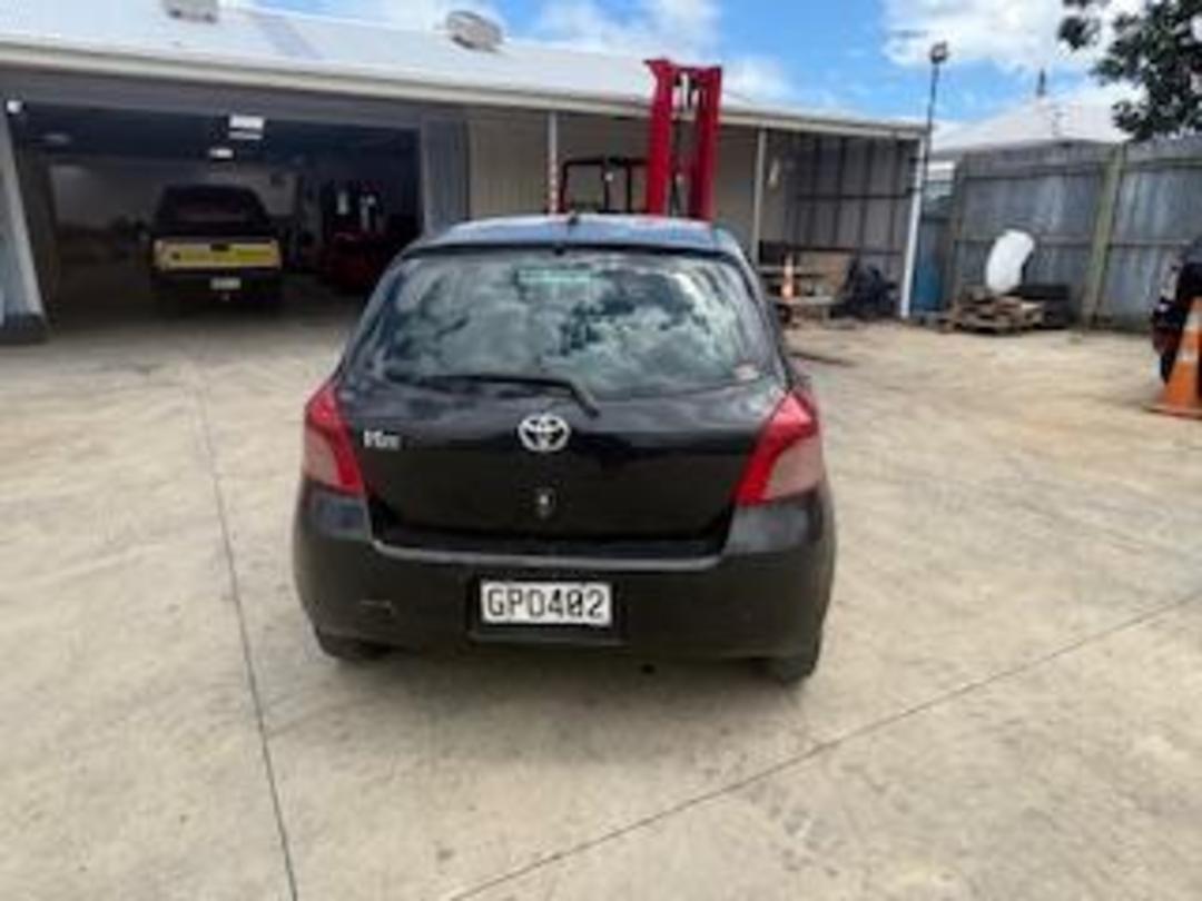 Photo '10' of Toyota Vitz