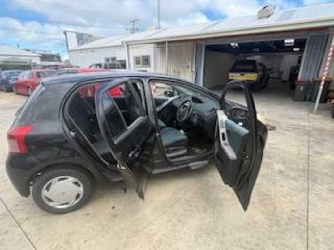 Photo '25' of Toyota Vitz