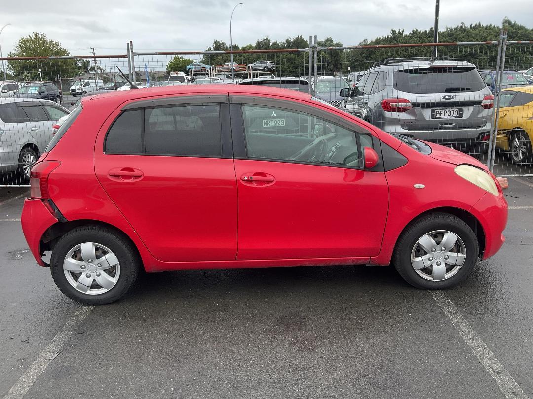 Photo '7' of Toyota Vitz