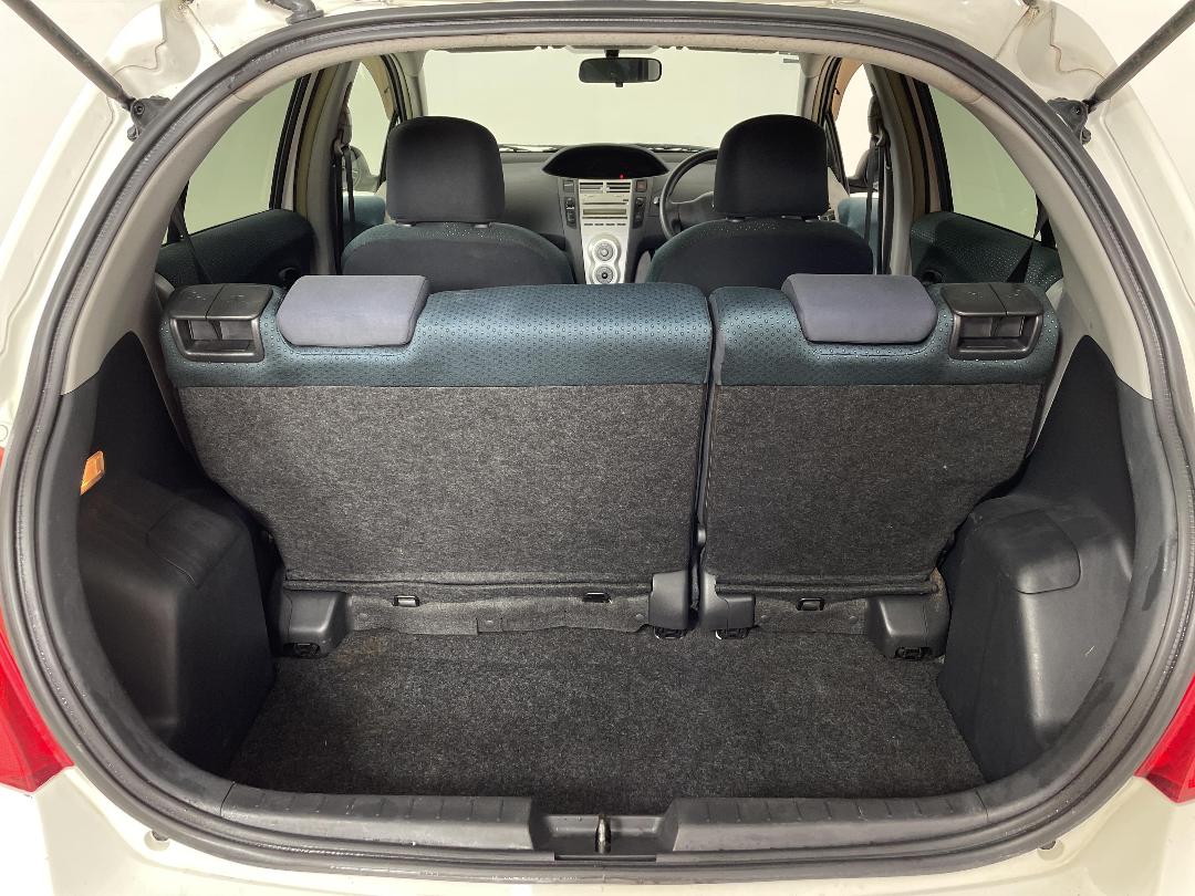 Photo '14' of Toyota Vitz Photo '14' of Toyota Vitz