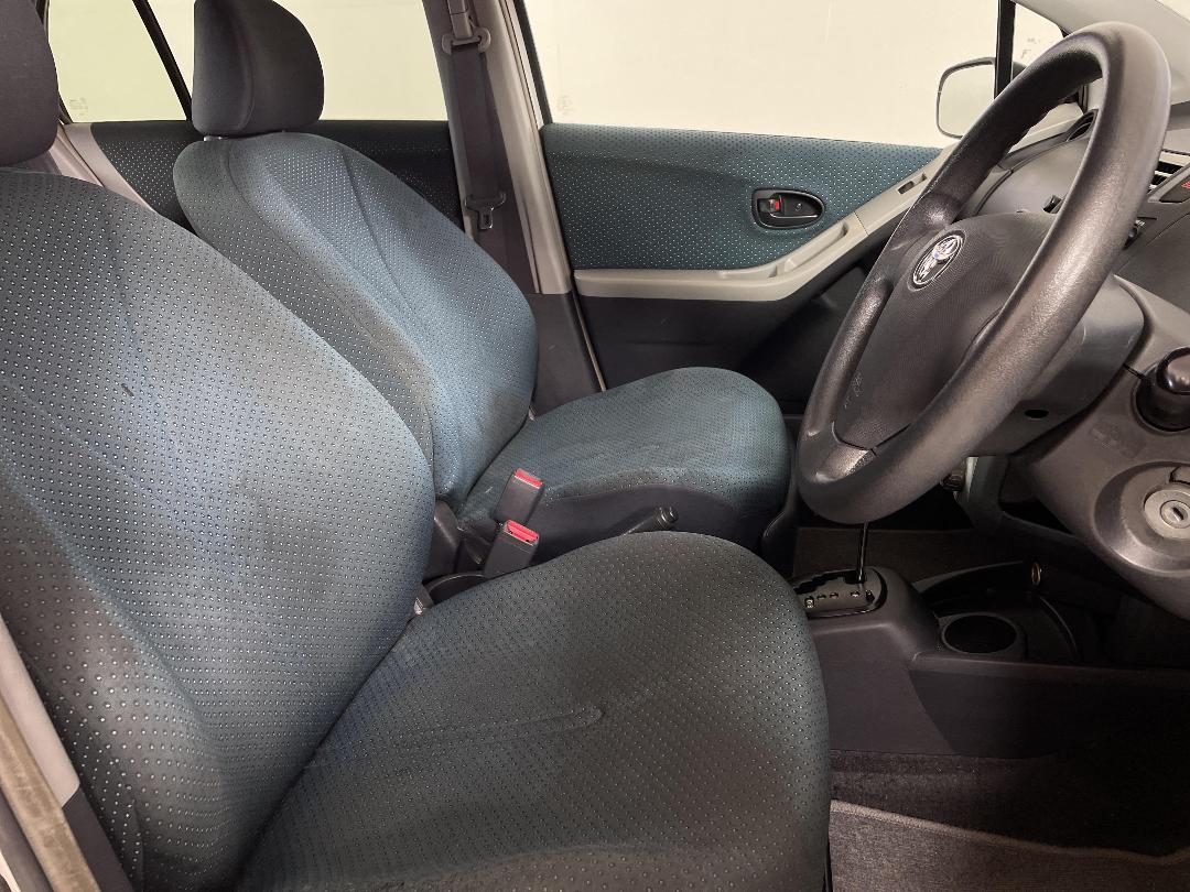 Photo '16' of Toyota Vitz Photo '16' of Toyota Vitz