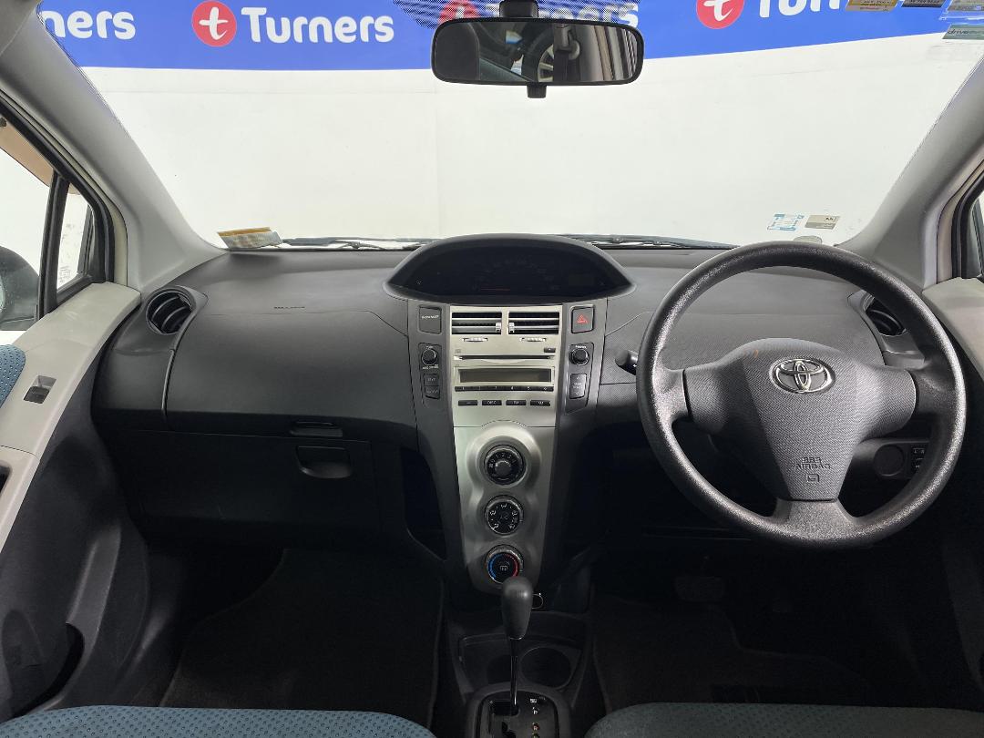 Photo '17' of Toyota Vitz Photo '17' of Toyota Vitz