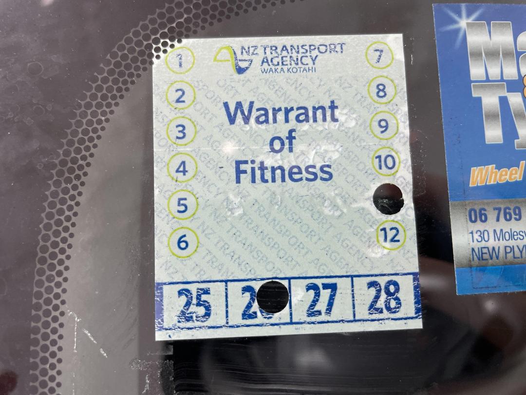 Photo '23' of Toyota Vitz Photo '23' of Toyota Vitz