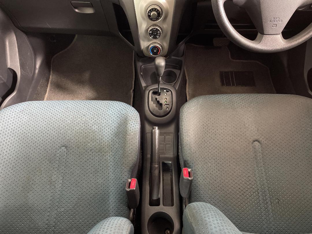 Photo '18' of Toyota Vitz Photo '18' of Toyota Vitz