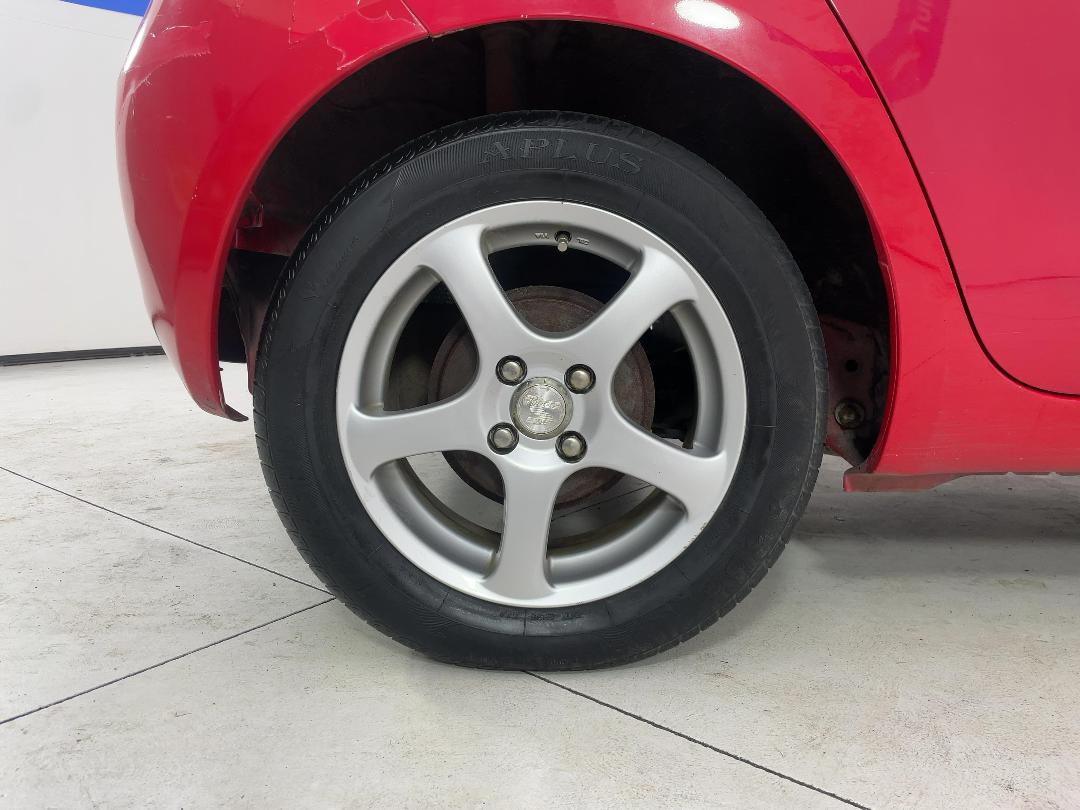 Photo '12' of Toyota Vitz