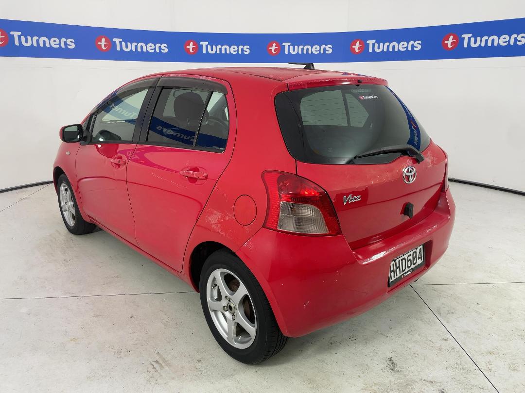 Photo '5' of Toyota Vitz