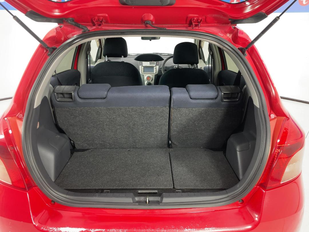 Photo '14' of Toyota Vitz