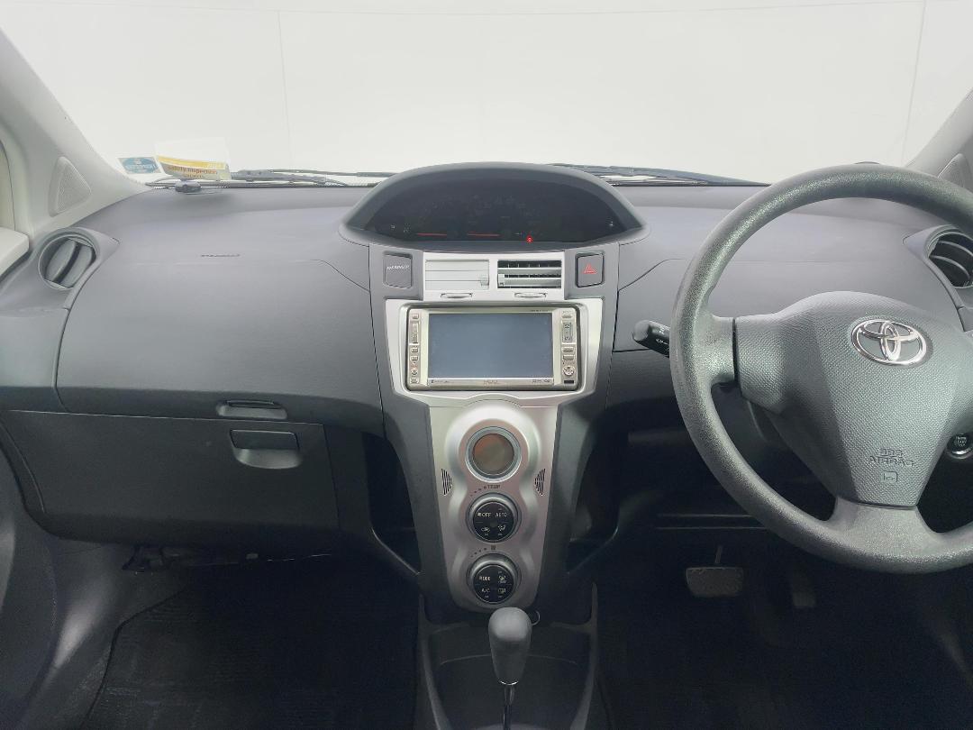 Photo '17' of Toyota Vitz