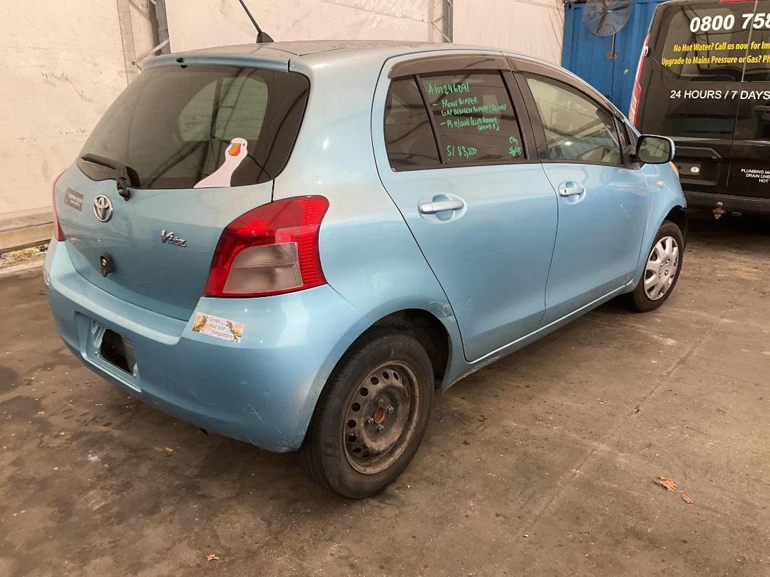 Photo '18' of Toyota Vitz Photo '18' of Toyota Vitz