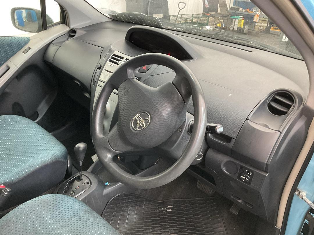 Photo '24' of Toyota Vitz Photo '24' of Toyota Vitz