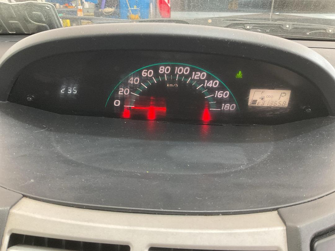 Photo '26' of Toyota Vitz Photo '26' of Toyota Vitz