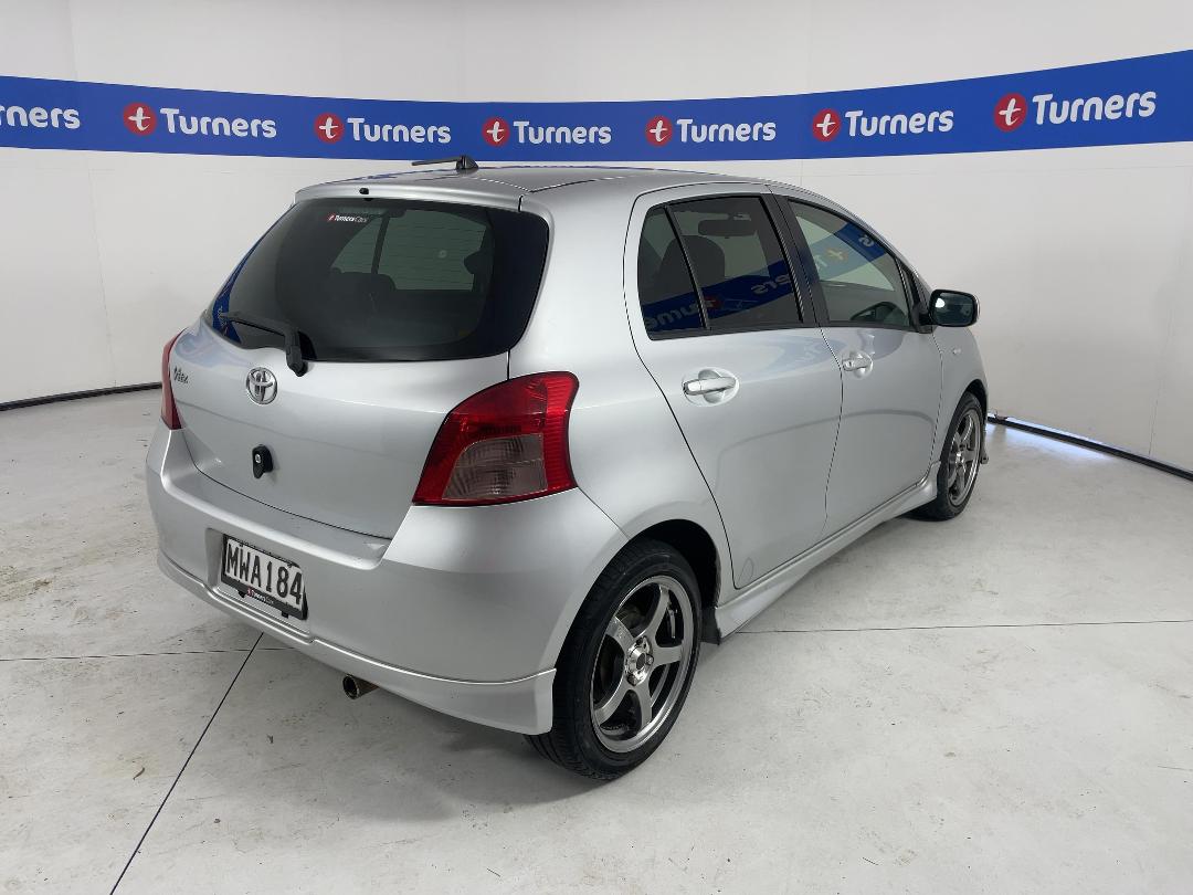 Photo '7' of Toyota Vitz