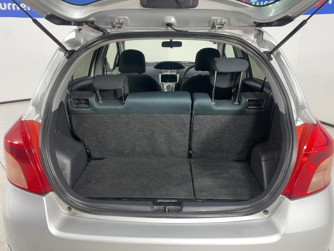 Photo '14' of Toyota Vitz