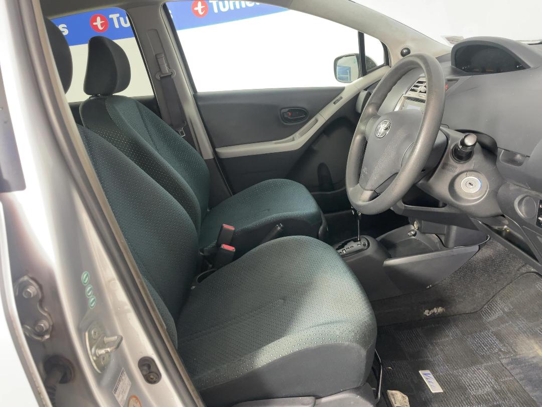 Photo '16' of Toyota Vitz