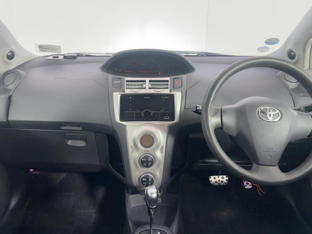 Photo '17' of Toyota Vitz