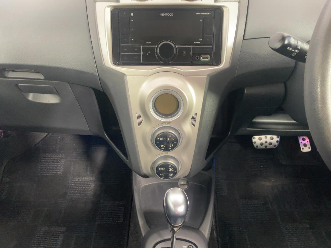 Photo '18' of Toyota Vitz