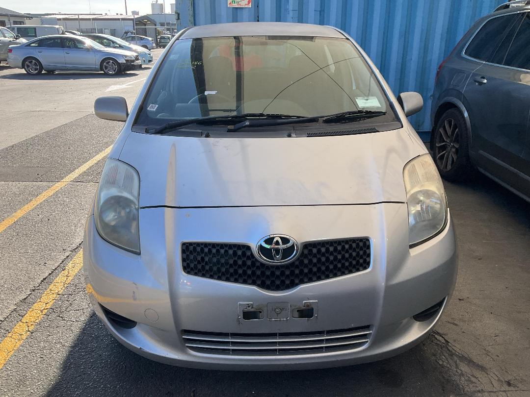 Photo '4' of Toyota Vitz