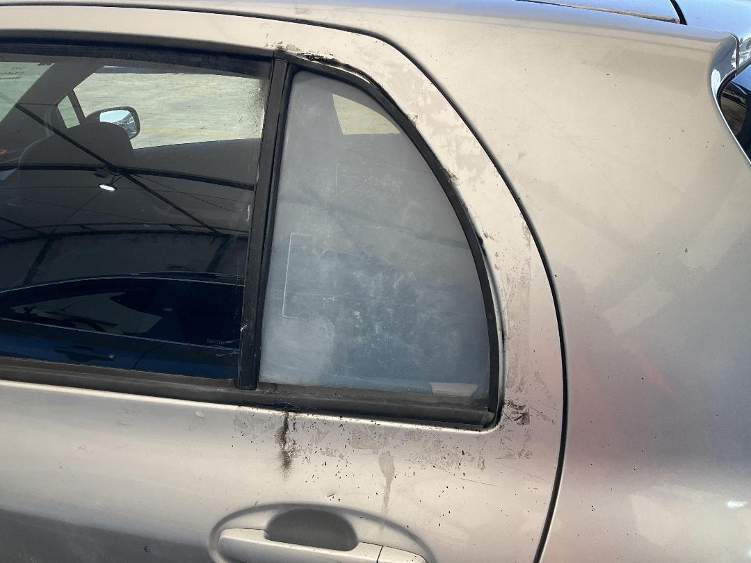 Photo '8' of Toyota Vitz