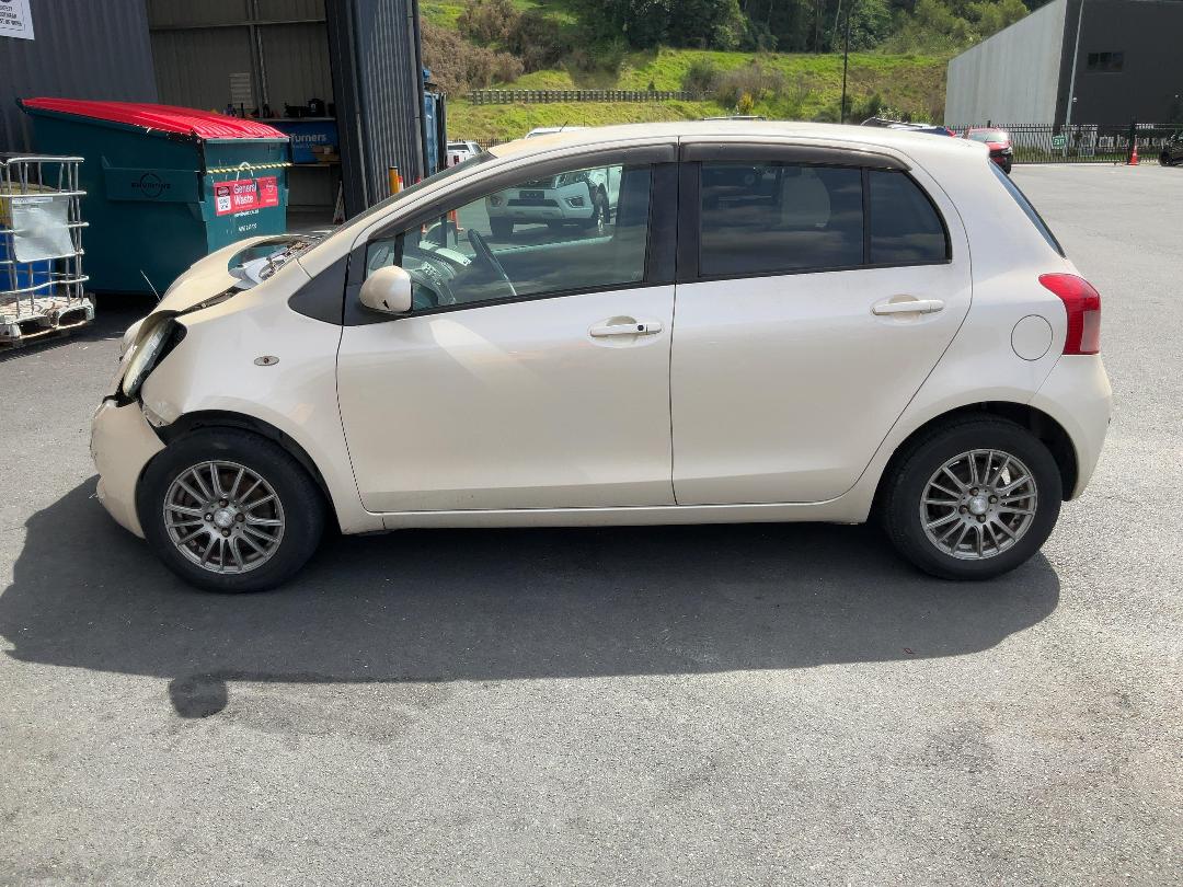 Photo '4' of Toyota Vitz