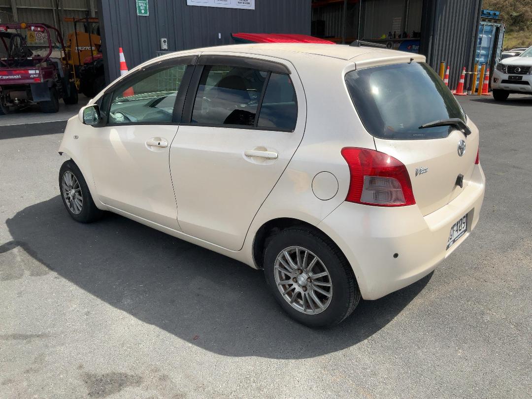 Photo '5' of Toyota Vitz