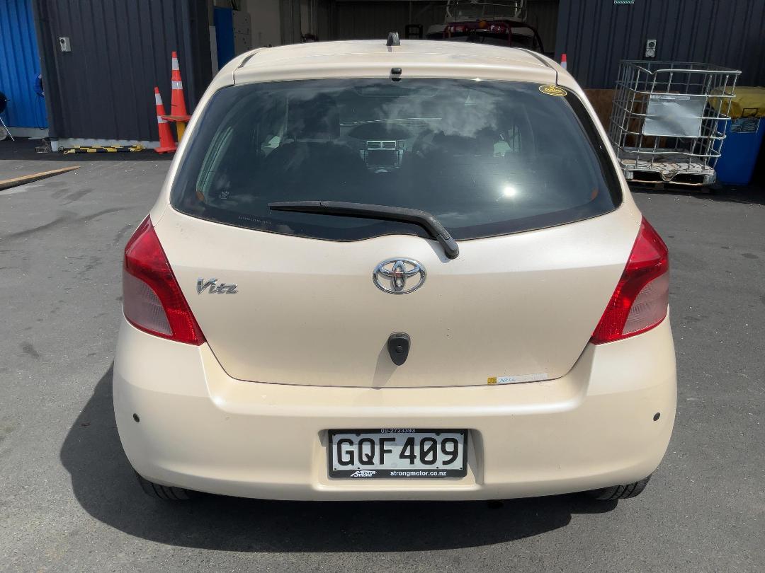 Photo '6' of Toyota Vitz