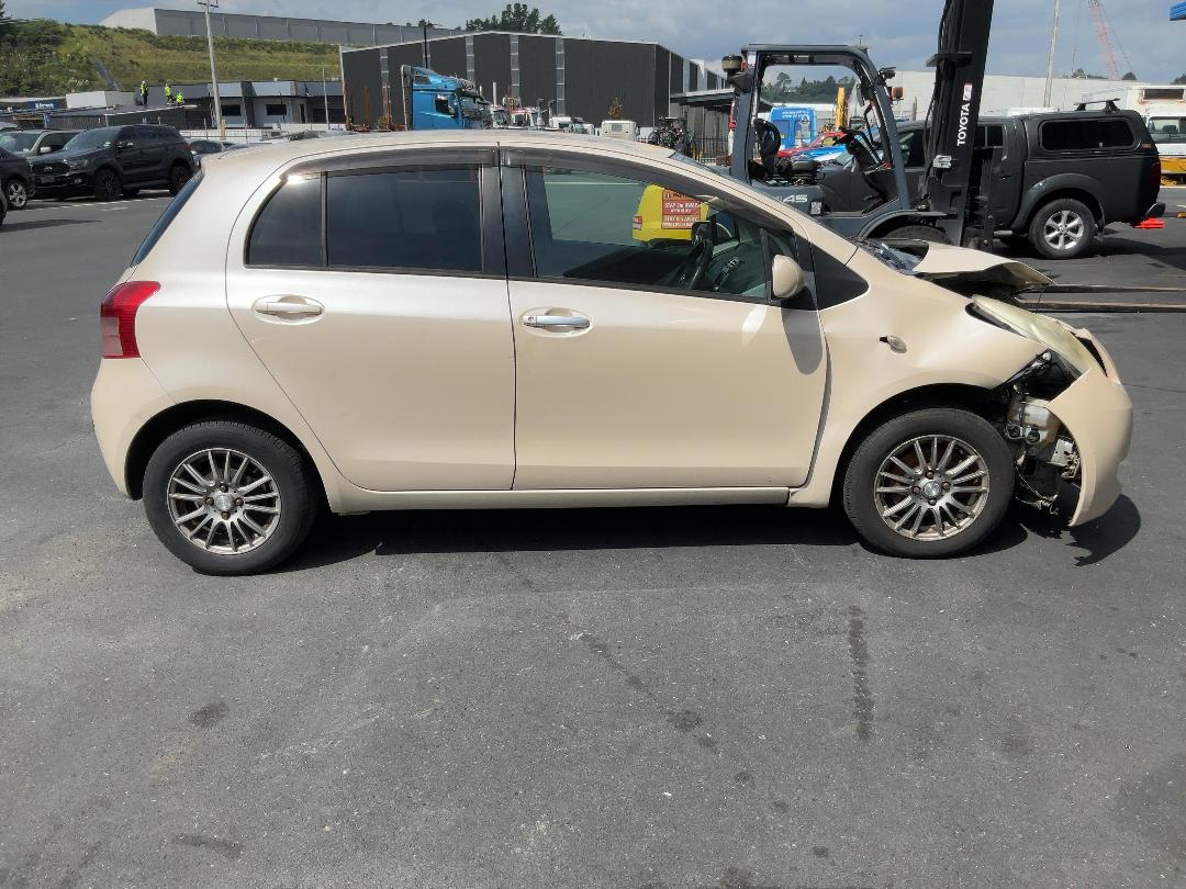 Photo '8' of Toyota Vitz