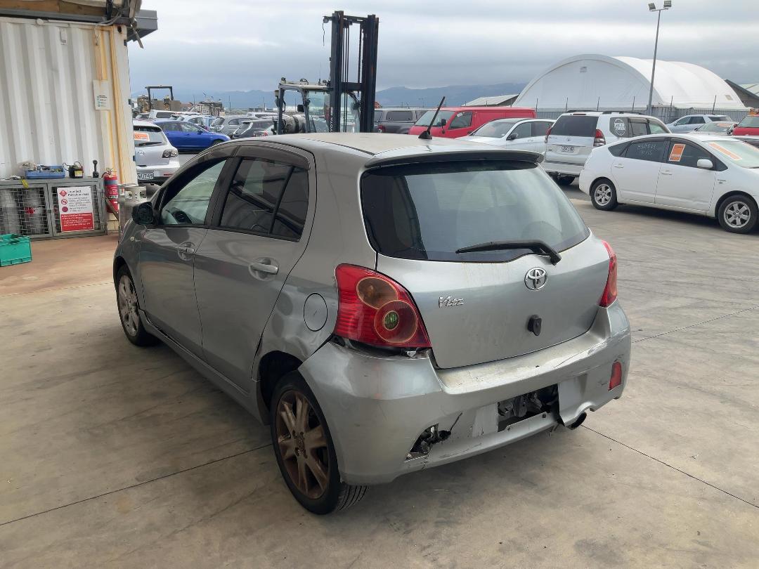 Photo '4' of Toyota Vitz