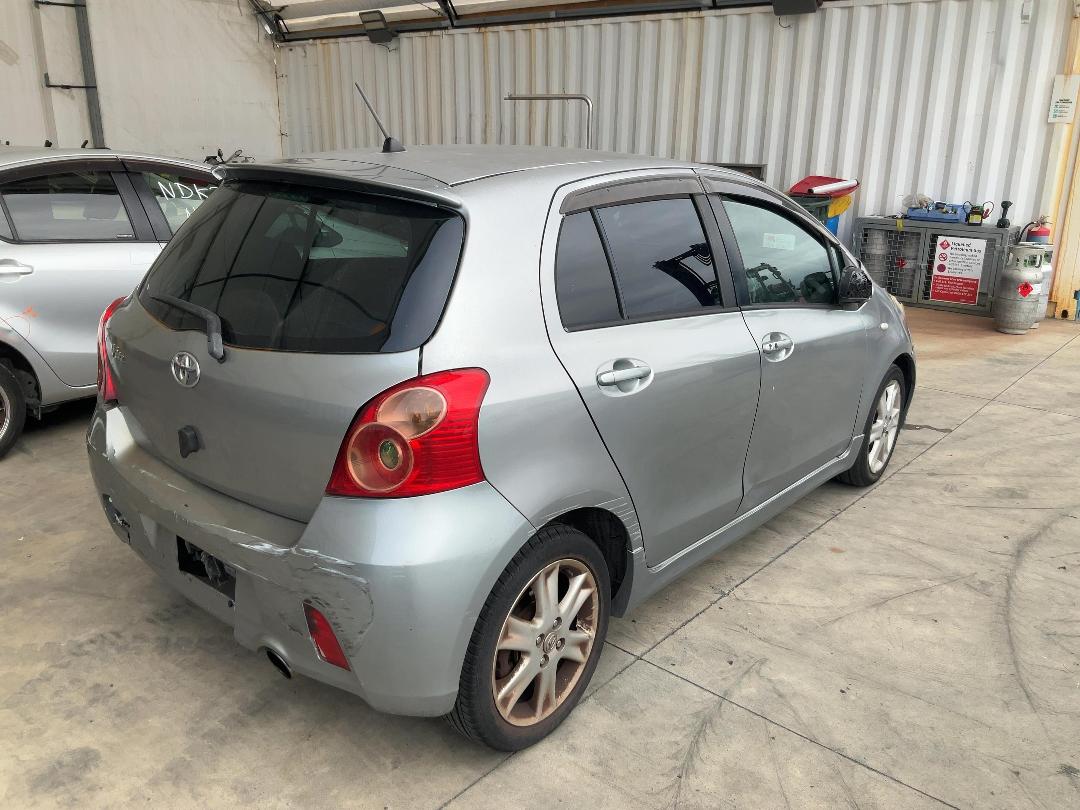 Photo '6' of Toyota Vitz