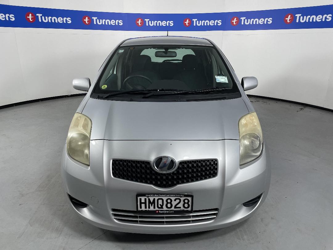 Photo '2' of Toyota Vitz Photo '2' of Toyota Vitz