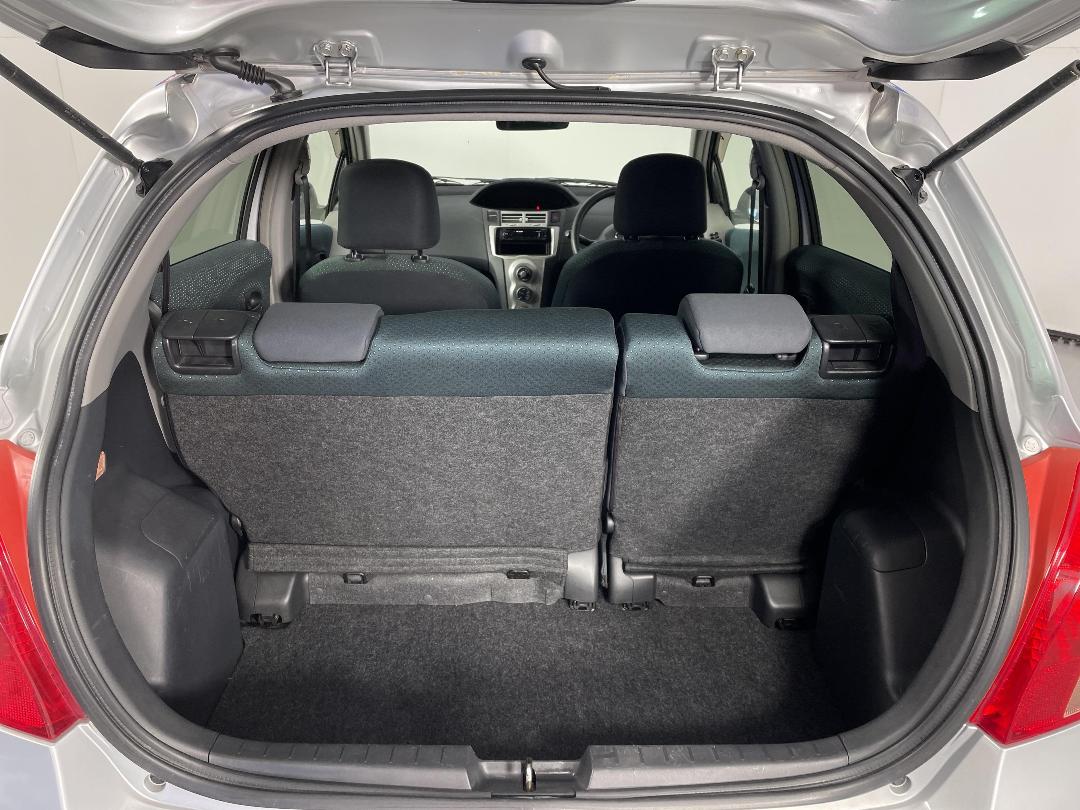 Photo '14' of Toyota Vitz Photo '14' of Toyota Vitz